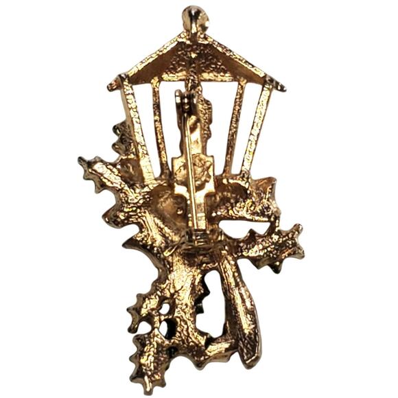 Vtg Christmas Winter Streetlight Lantern Brooch Candle Ribbon 1.5" Pin Unsigned - Picture 2 of 3